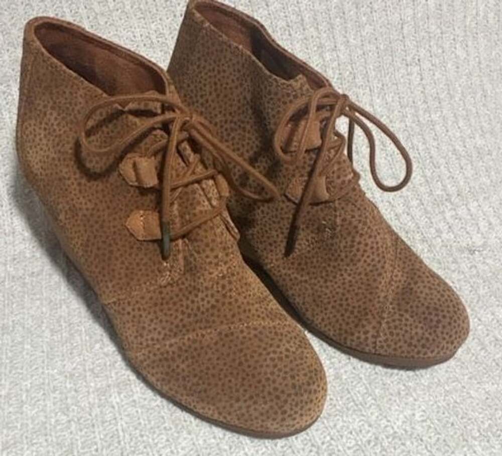 TOMS Kala Wedge Booties Brown Cheetah Print Suede Lace Up